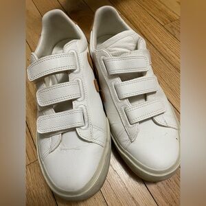White leather Vejas with tan V, size 40, Velcro